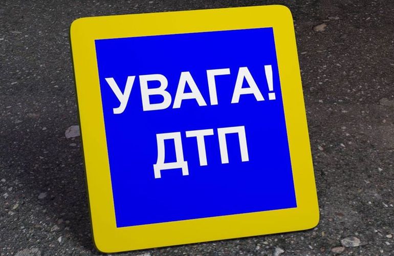 На трассе Житомир-Киев перевернулись две машины: пострадали трое взрослых и ребенок. ФОТО