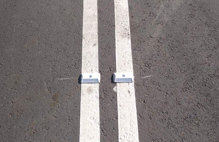 Безопасность дорожного движения: впервые на житомирской улице монтируют катафоты. ФОТО
