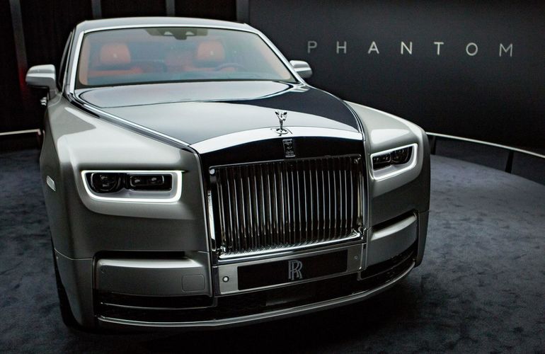 На улицах Житомира засветился роскошный Rolls-Royce стоимостью 17 млн гривен. ФОТО