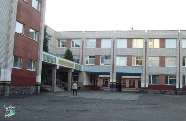 30 учителей житомирской школы ушли на больничный, у трех уже подтвердился коронавирус – СМИ