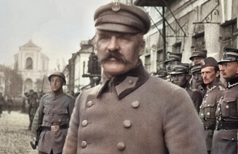 В сети появилось самое старое видео о Житомире: горожане в 1920 году встречают польского маршала Пилсудского