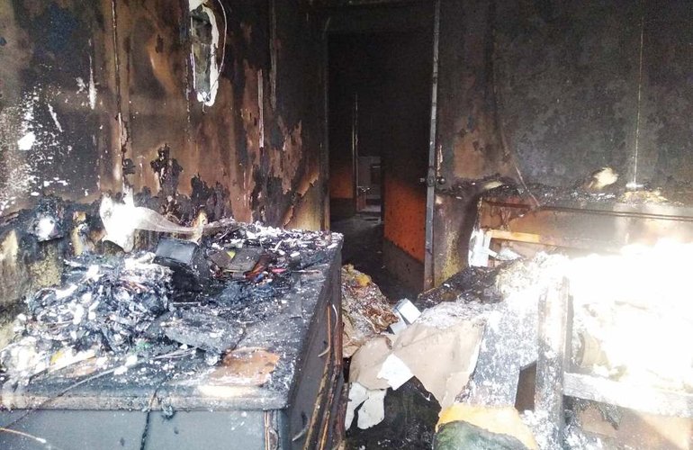 В Житомире из-за неисправной игрушки едва не сгорел дом на 8 владельцев. ФОТО