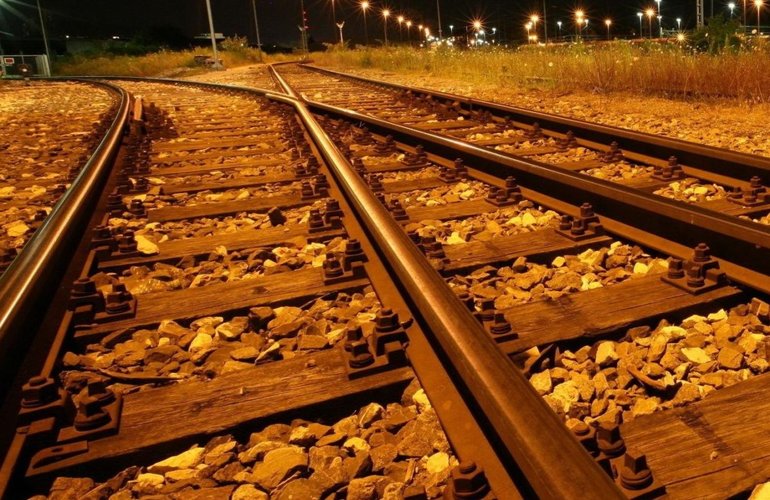 Пассажирский поезд на Житомирщине сбил мужчину, который переходил пути