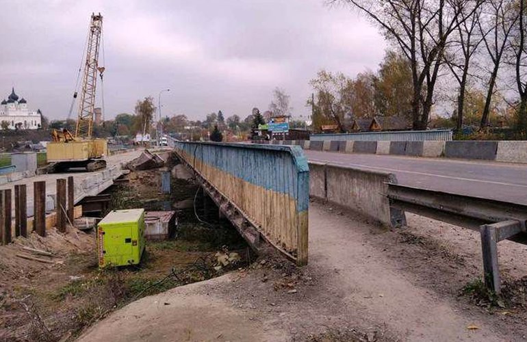 На трассе Житомир - Выступовичи закрывают на ремонт мост: транспорт направят в объезд