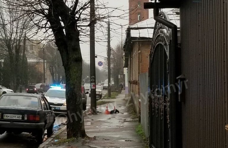 В Житомире на тротуаре обнаружен труп мужчины