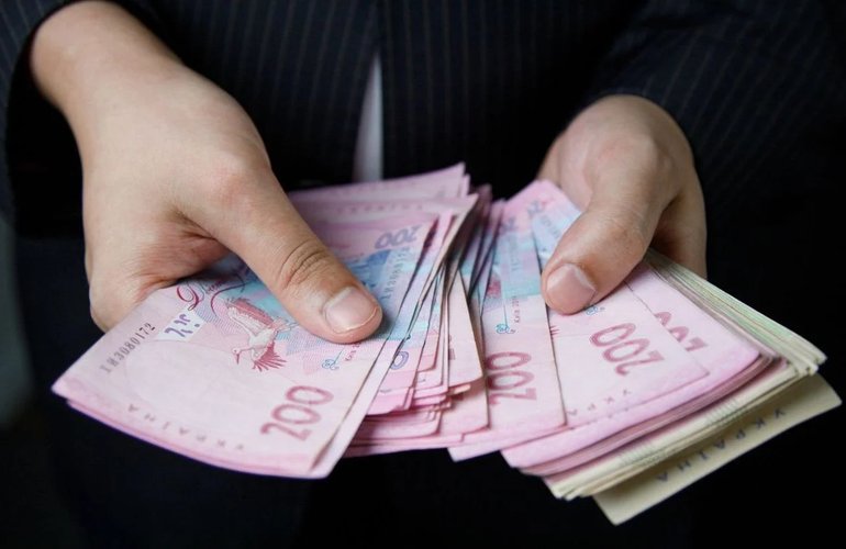 «Премия» в размере 280 тыс. грн: в Житомире чиновник насчитывал себе лишнюю зарплату