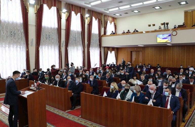 Первое заседание новоизбранного областного совета: на сессию пришли 62 депутата из 64
