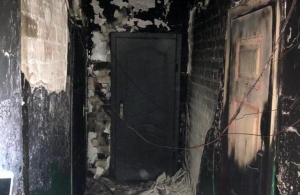 Невідомі підпалили двері кількох житомирських квартир і втекли