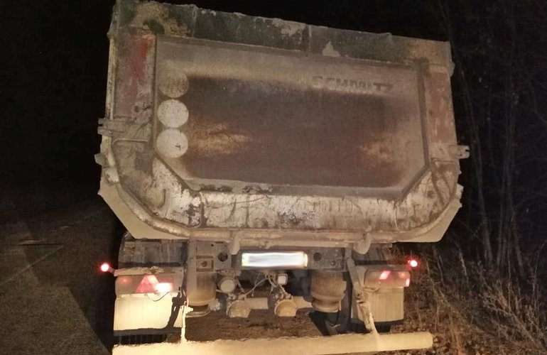 Ночью под Житомиром задержали грузовик с краденым песком