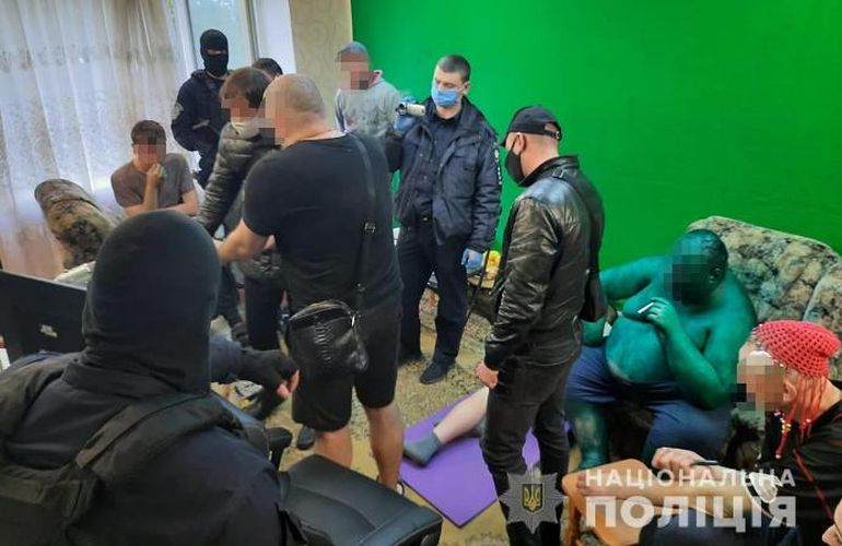 Бердичевским «блогерам», которые пытали людей в прямом эфире, объявили подозрение