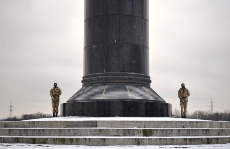 918 дней нацистской оккупации: возле Монумента Славы почтили память воинов-освободителей