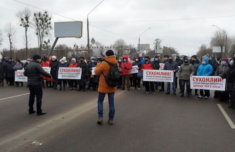 Протест в Житомире. Люди перекрывали улицы и требовали снизить тарифы: фото и видео