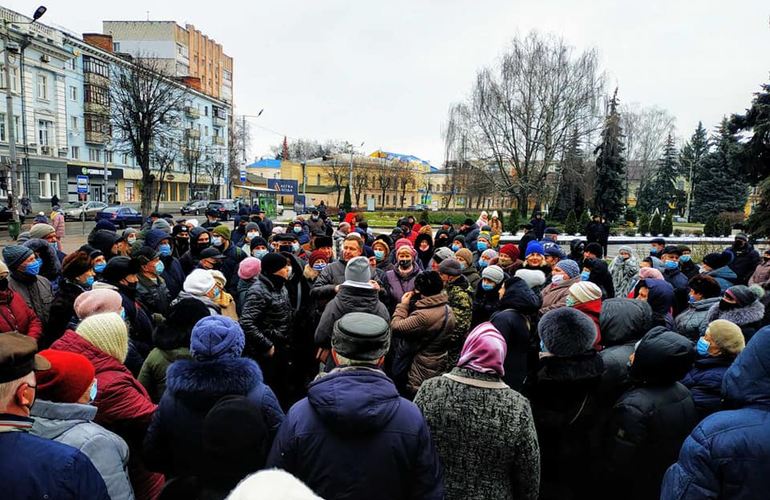 В Житомире и крупных городах области люди протестовали против повышения коммунальных тарифов. ФОТО