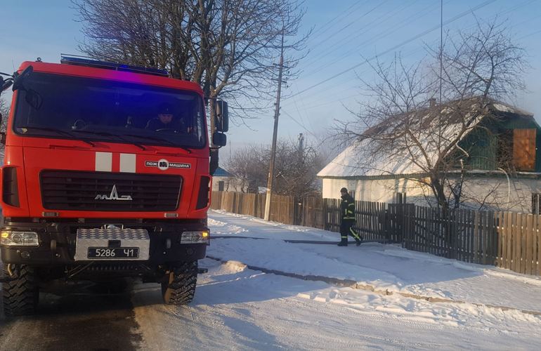 Житель Житомирщины, рискуя жизнью, спас из горящего дома пожилую соседку