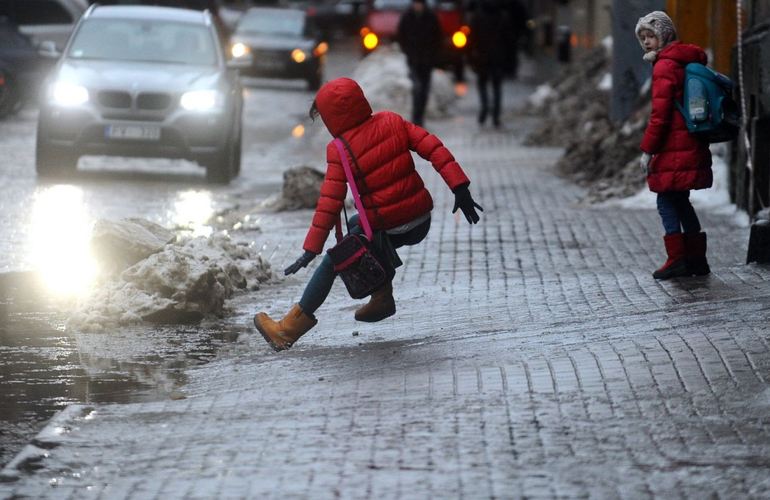 Житомирян предупреждают об ухудшении погоды: из-за резкого похолодания ожидается гололедица
