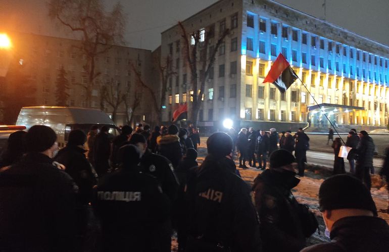 В Житомире во время акции в поддержку Стерненко полиция жестко задержала активистов. ВИДЕО