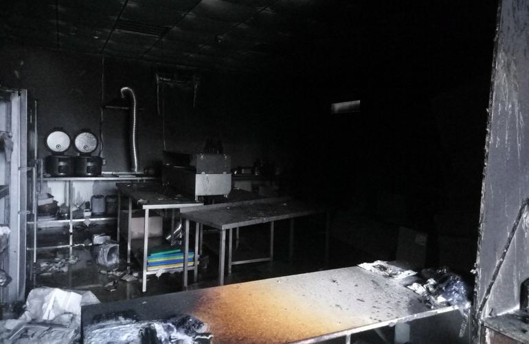 На Житомирщине сгорело помещение, где готовили суши. ФОТО