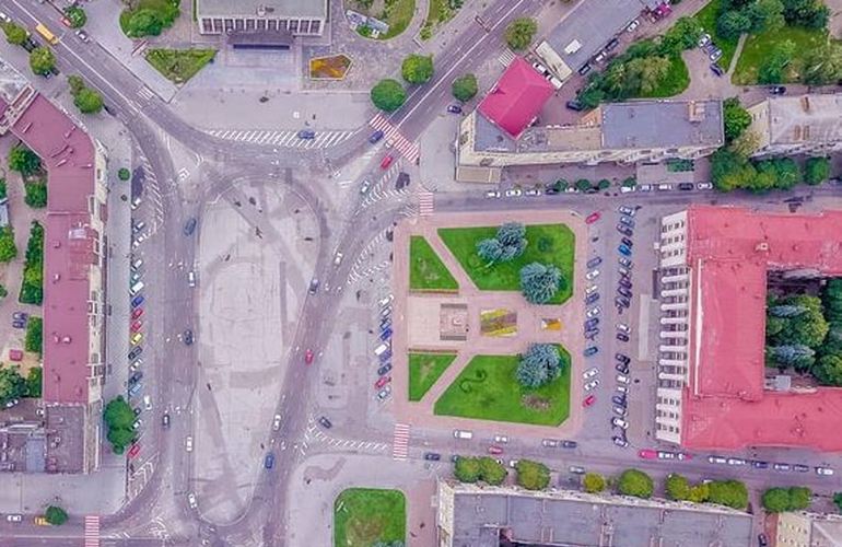 На главной площади Житомира реконструируют сквер: на проект потратят более 700 тысяч