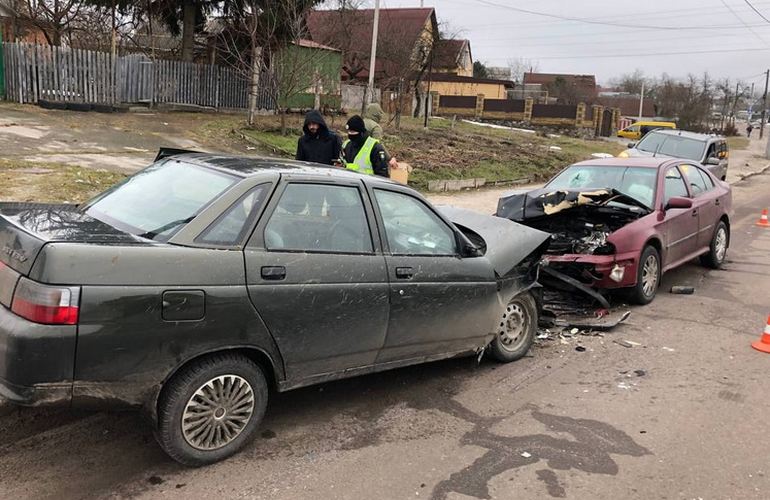 Столкнулись лоб в лоб: в Житомире в ДТП пострадали четыре человека. ФОТО