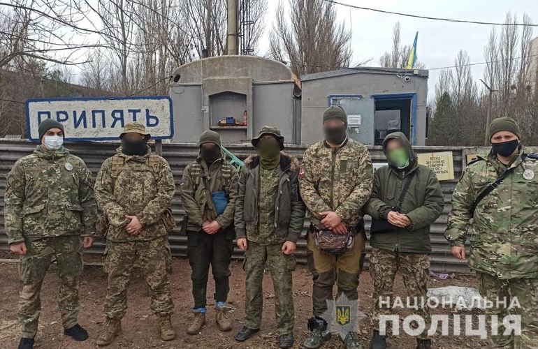 Незаконный туризм: в Припяти задержали группу «сталкеров» из Житомирщины