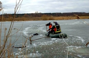 У Житомирській області втопились двоє чоловіків, що вирішили порибалити на тонкій кризі