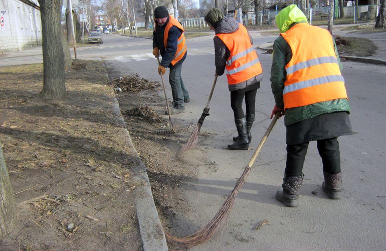 В Житомире до 30 апреля продлится масштабная уборка улиц, скверов, дворов и берегов водоемов