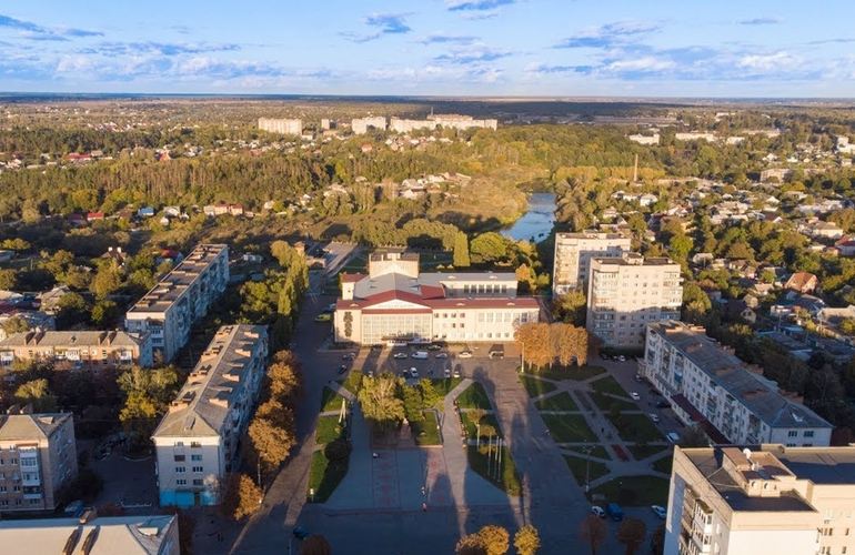 Райцентр Житомирской области усиливает карантин: будут работать только аптеки, АЗС и некоторые магазины