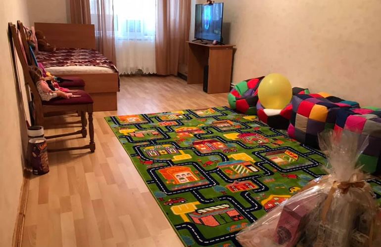 В Житомире появился еще один детский дом семейного типа: в нем воспитывают четырех деток. ФОТО