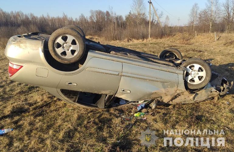 На Житомирщине перевернулась легковушка: водитель погиб на месте