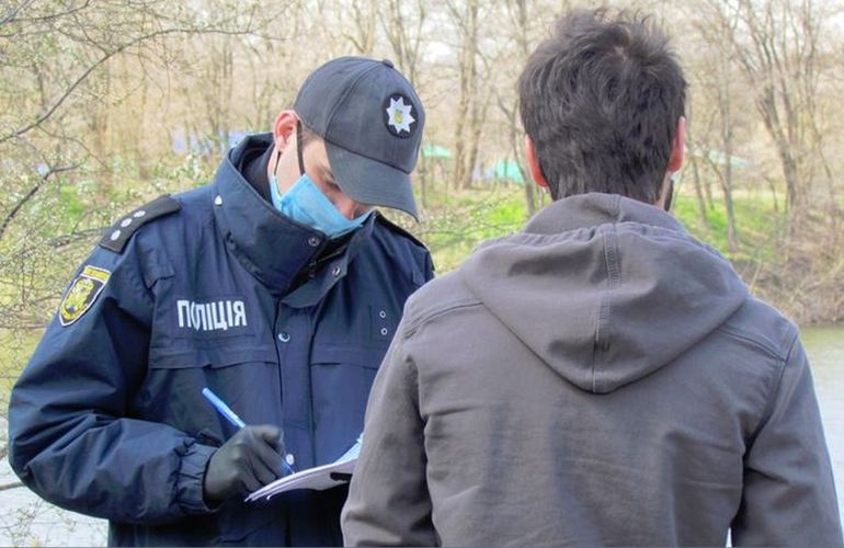 Полицейские оштрафовали 20 житомирян, которые были в общественных местах без защитных масок