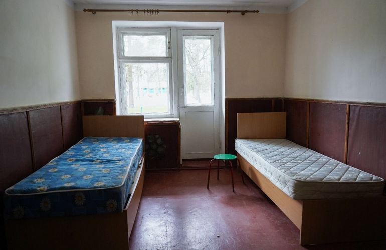 «Туалет и душ на улице - это недопустимо»: глава облсовета ужаснулся состоянием детского лагеря под Житомиром. ФОТО