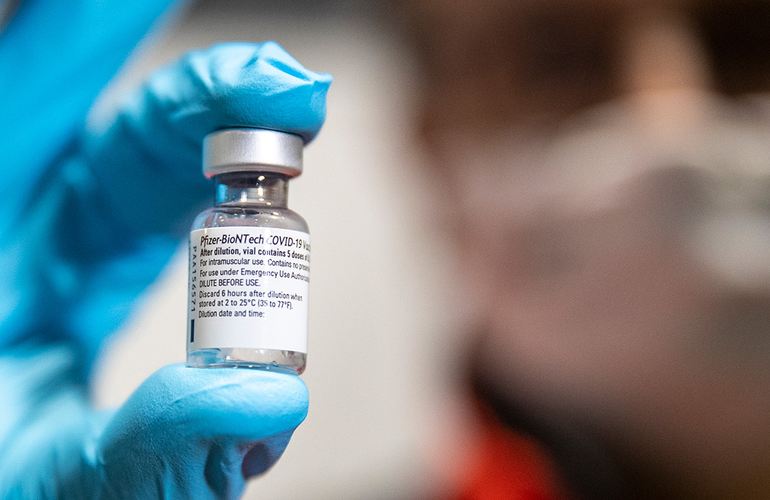 Украина получила первую партию вакцины Pfizer: 18 апреля ее привезут на Житомирщину